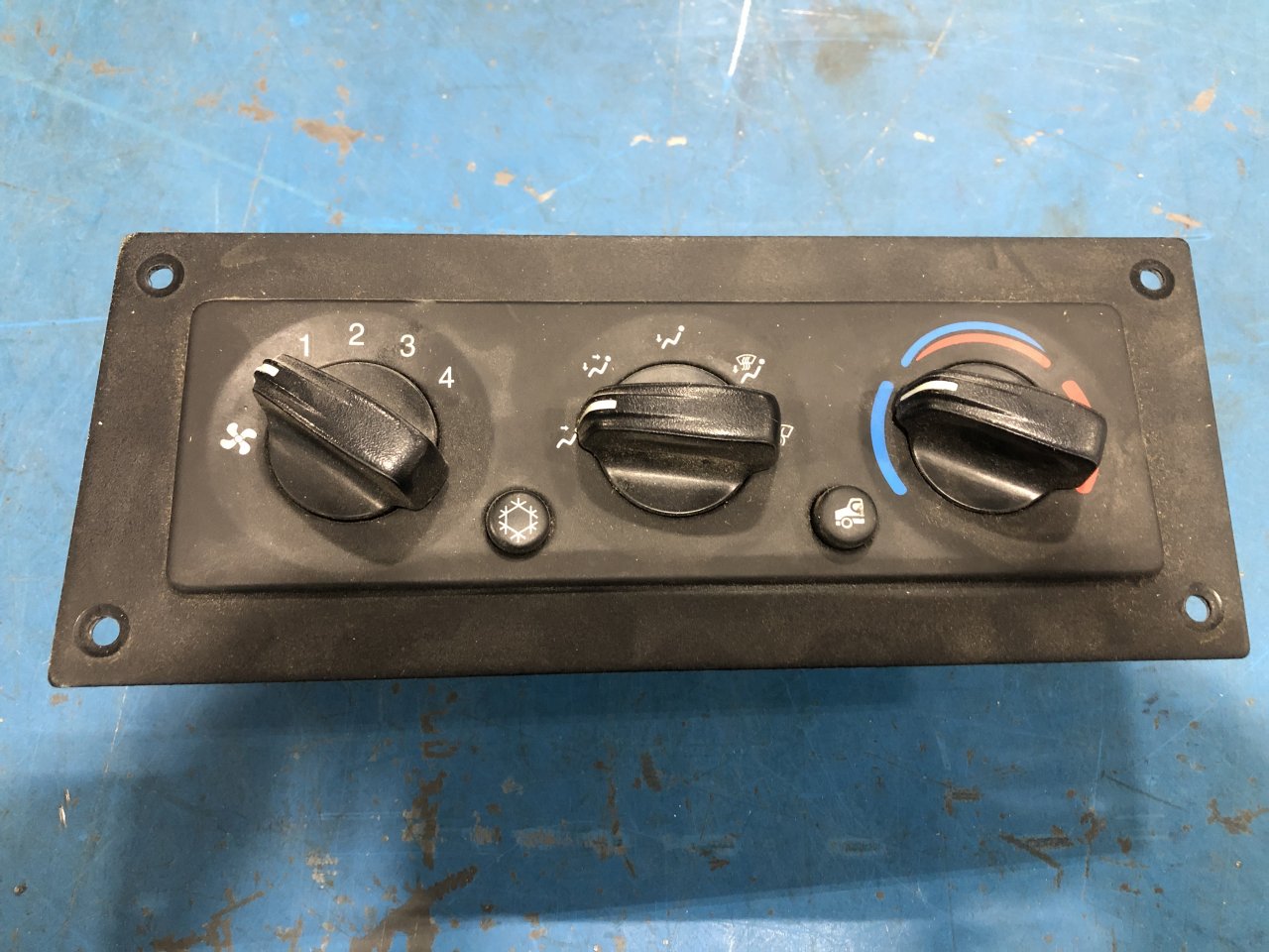 F211034100 Kenworth T370 Heater & AC Temperature Control for Sale