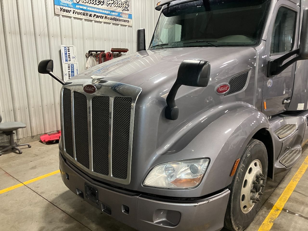 L0280EY Peterbilt 579 Hood for Sale