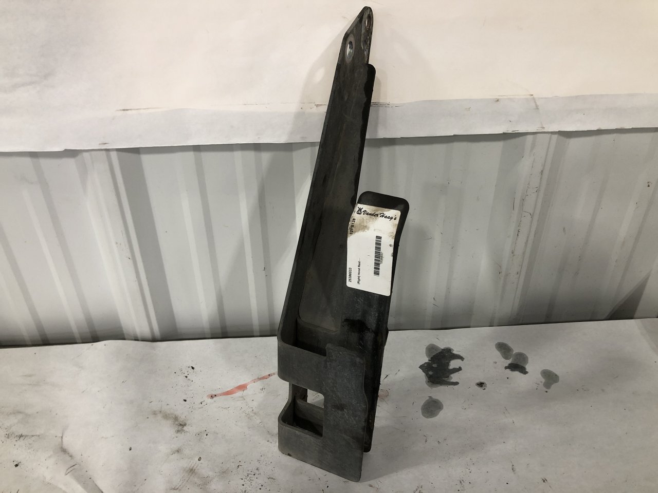 L67-6013R | Peterbilt 389 Hood Rest for Sale