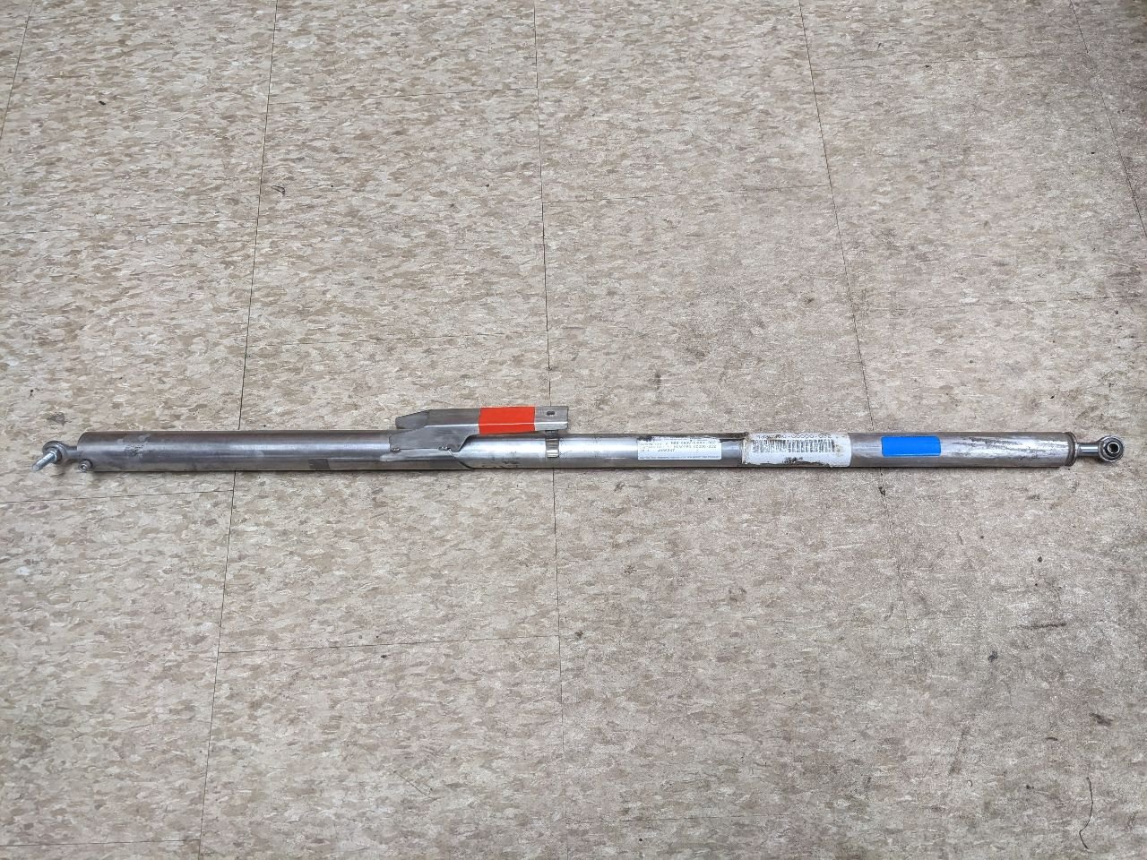【Ｔ＆Ｔ】 MSS-0960-00000-032 | Kenworth T700 Hood Shock for Sale