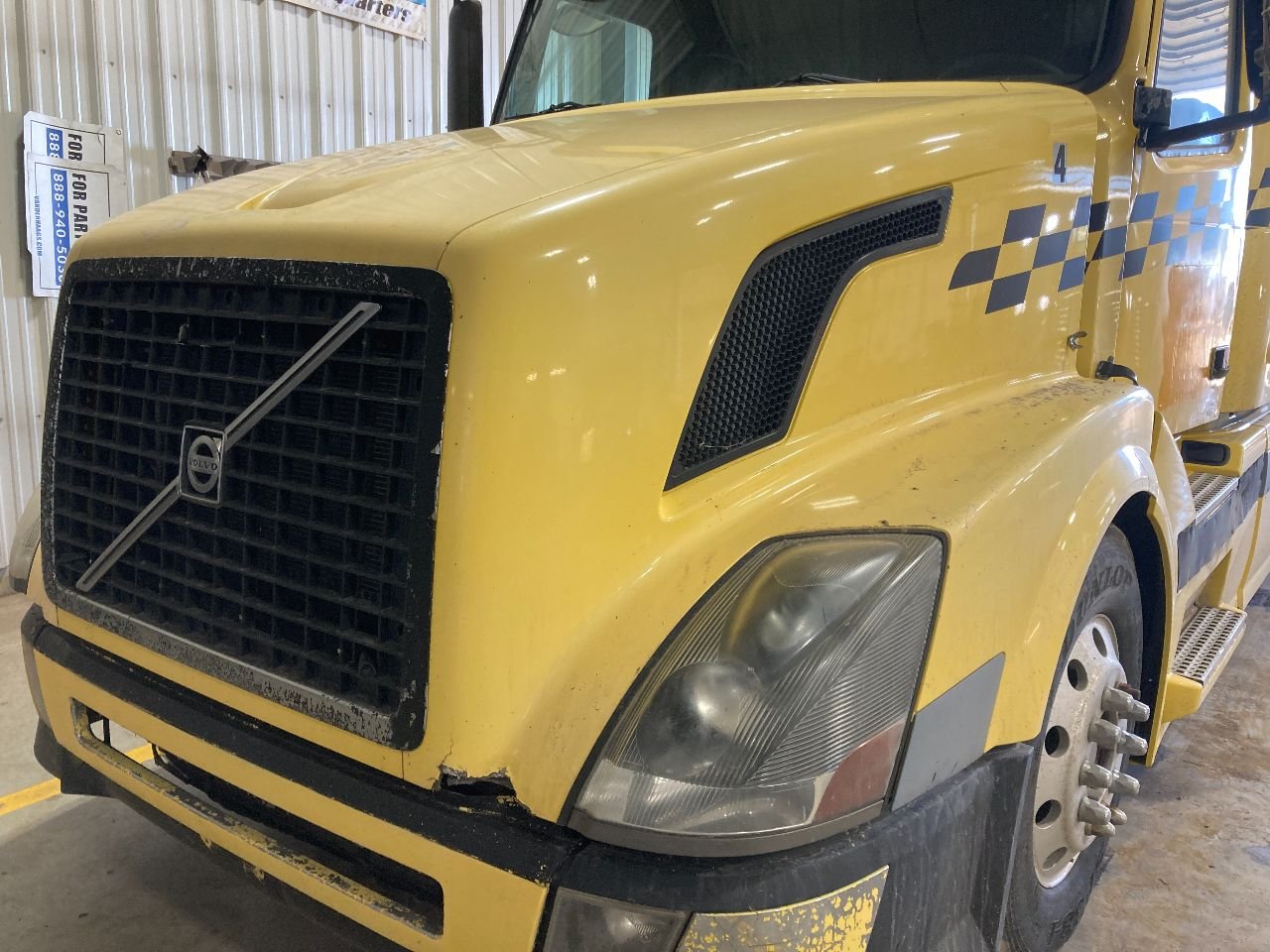 20534773 | Volvo VNL Hood for Sale