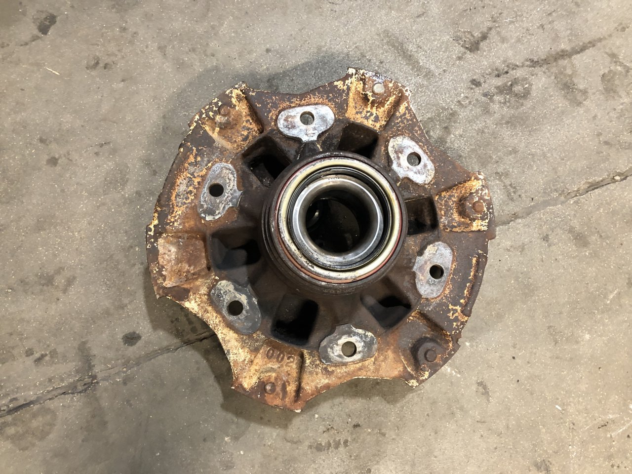 14002 | Mack R600 Hub for Sale