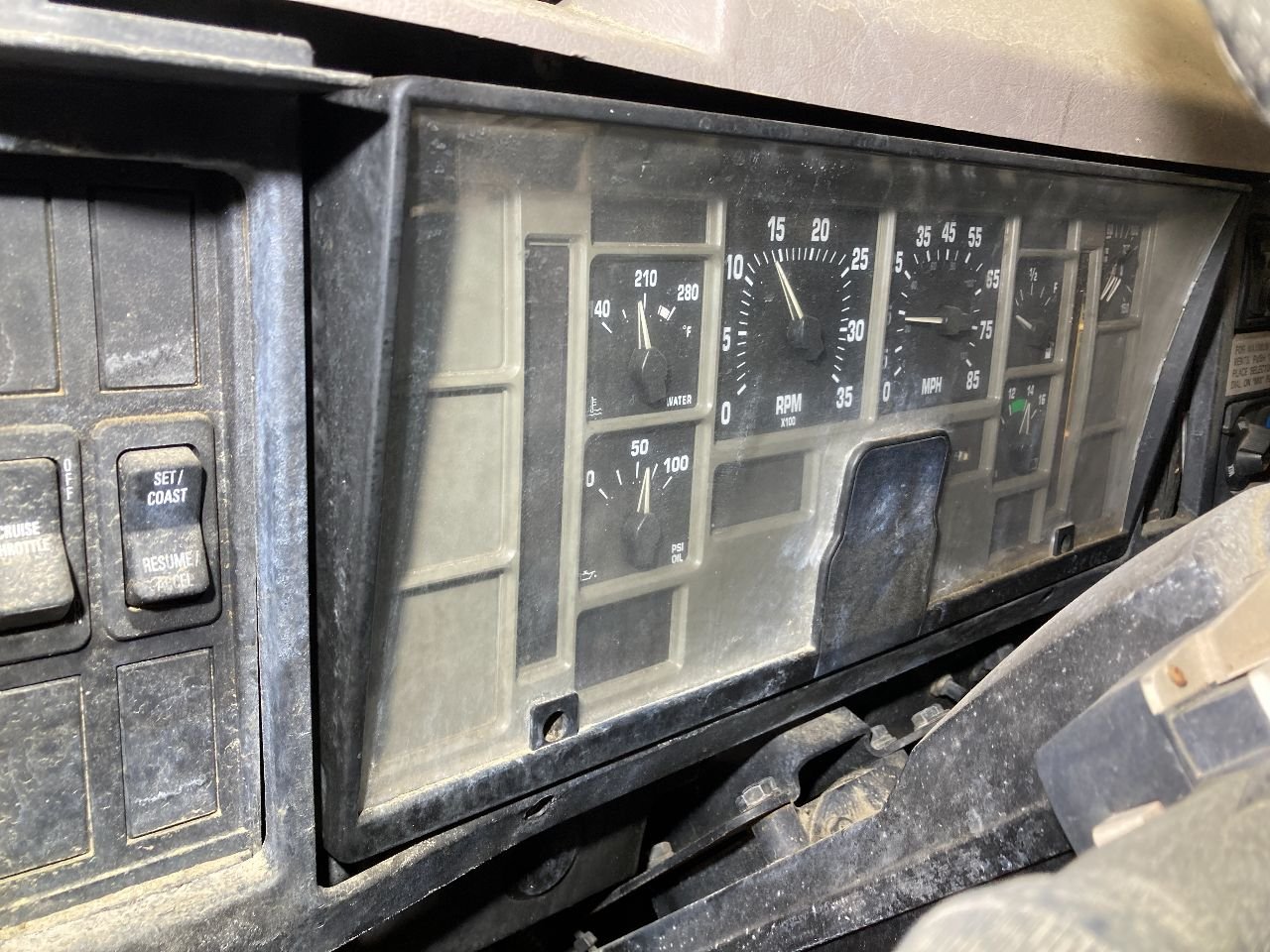 3525074C91 International 4700 Speedometer Instrument Cluster for Sale