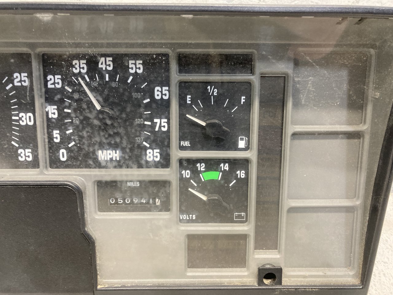 1689996P94 International 4700 Speedometer Instrument Cluster for Sale