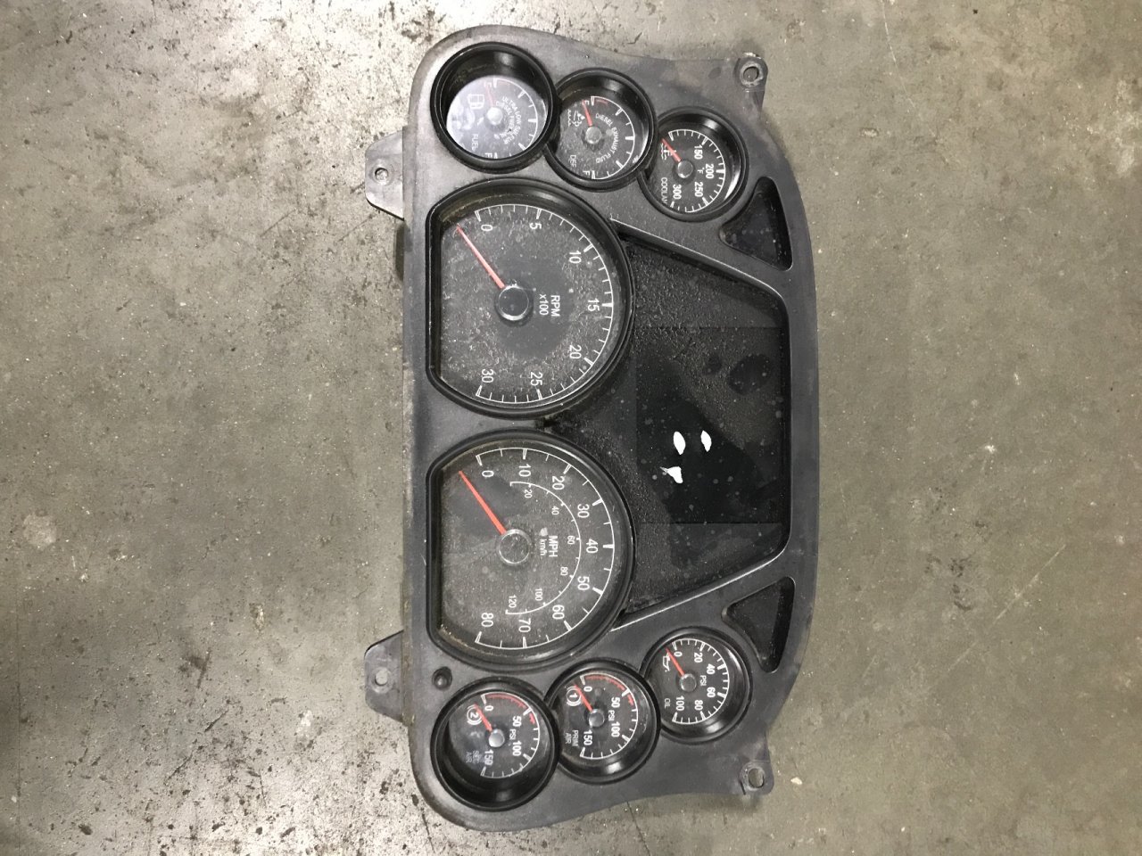 341151 | Peterbilt 579 Speedometer Instrument Cluster for Sale
