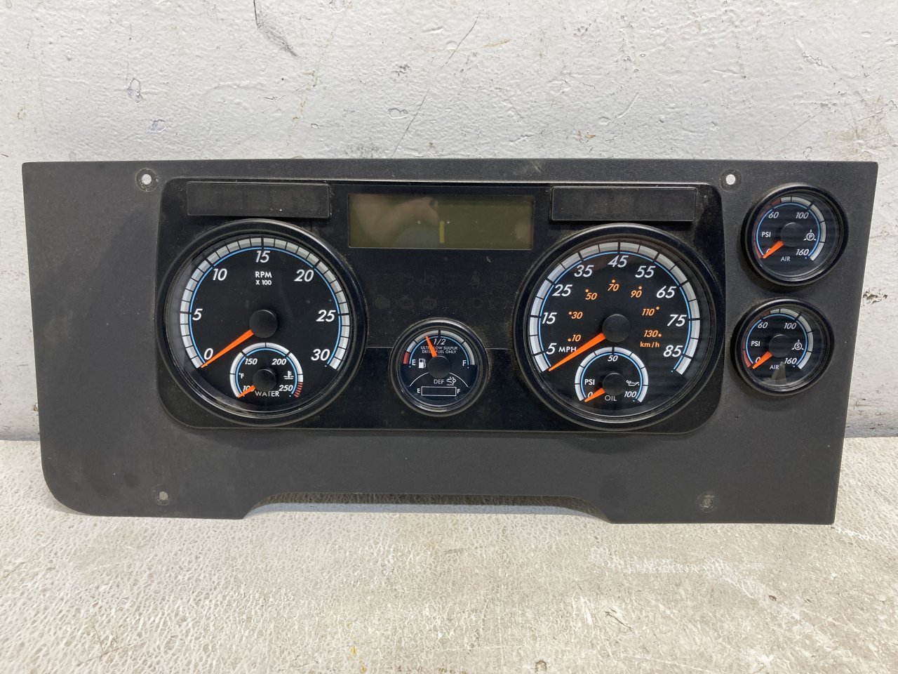 カナリアページ A06-84379-001 | Freightliner CASCADIA Speedometer Instrument