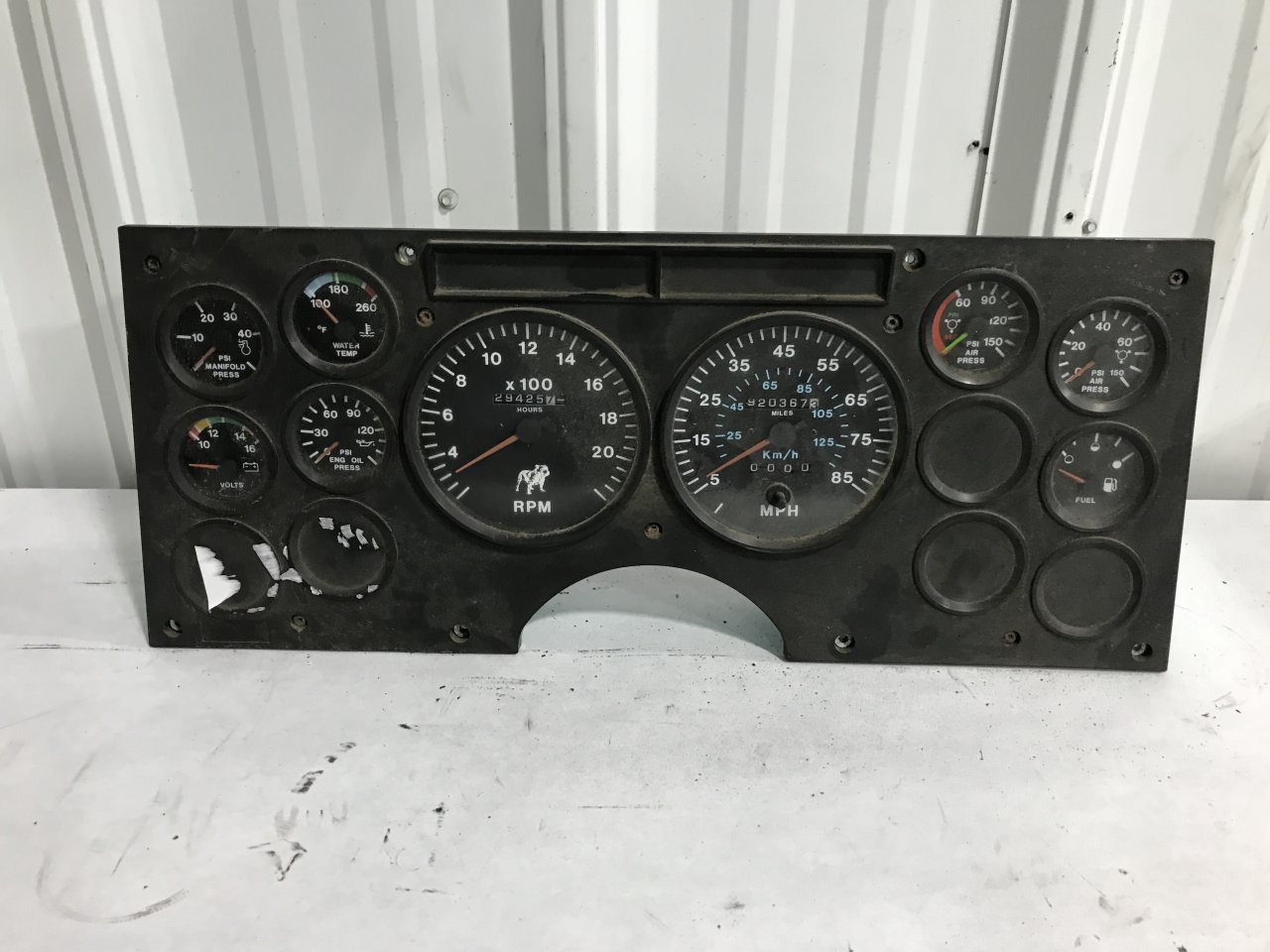 Y083039 | Mack CH600 Speedometer Instrument Cluster for Sale