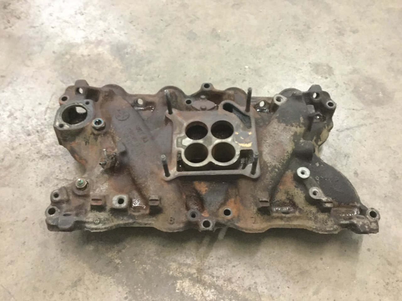 Ford 429 Intake Manifoldnull