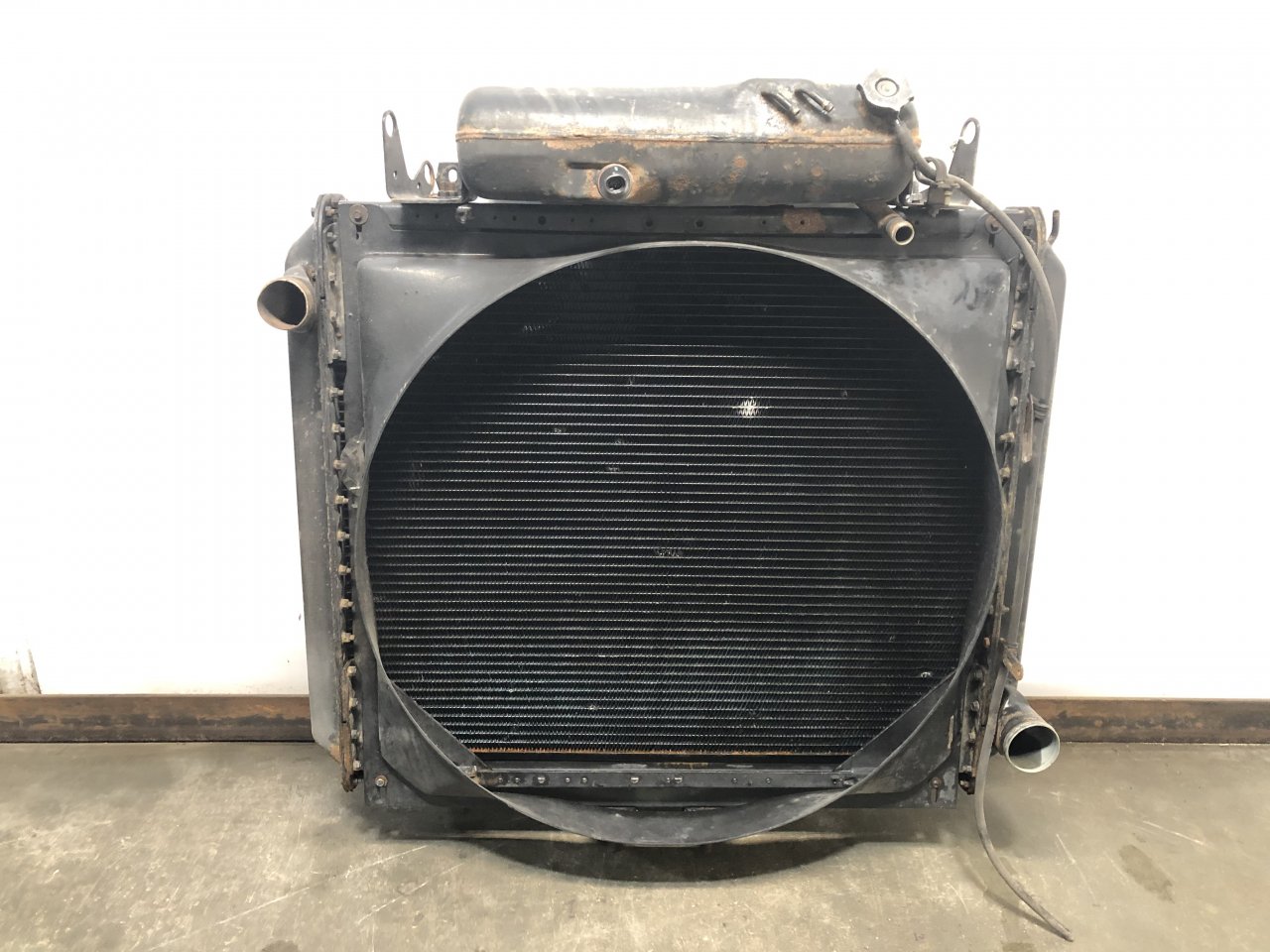 Freightliner Small Radiator 1AC00035R | Freightliner FLD120 CLASSIC Radiator for Sale