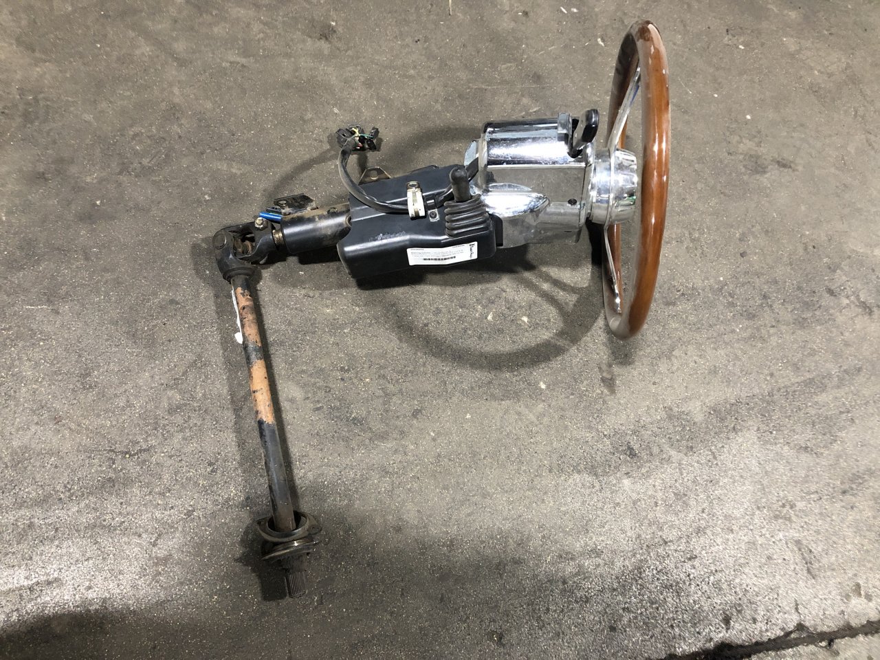 CA214PB000 Peterbilt 379 Steering Column for Sale