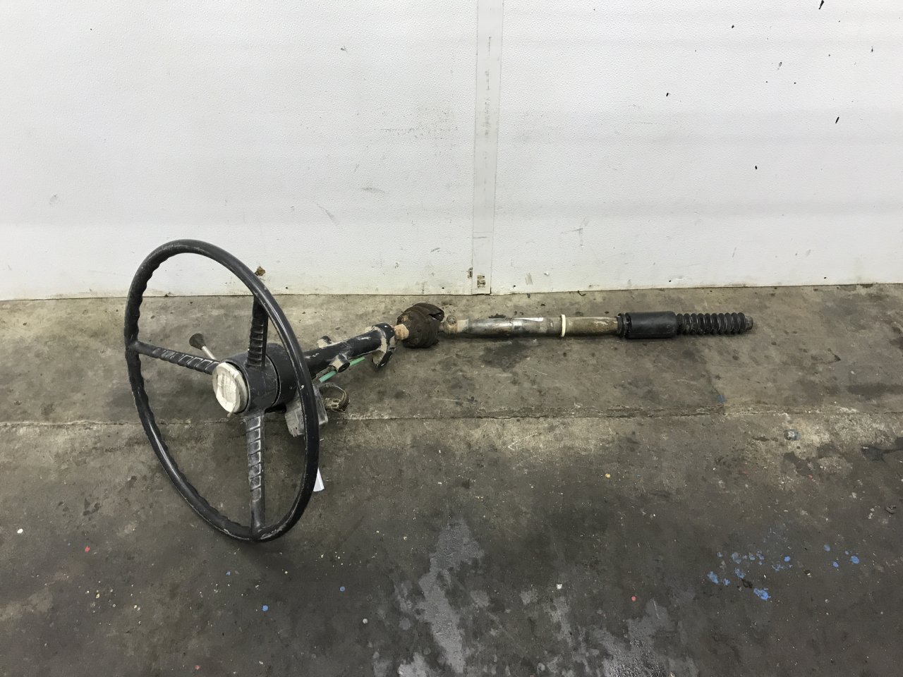 Ford LTL9000 Steering Column for Sale