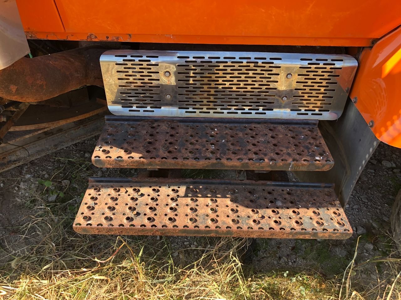 International 7400 Step (Frame, Fuel Tank, Faring) for Sale