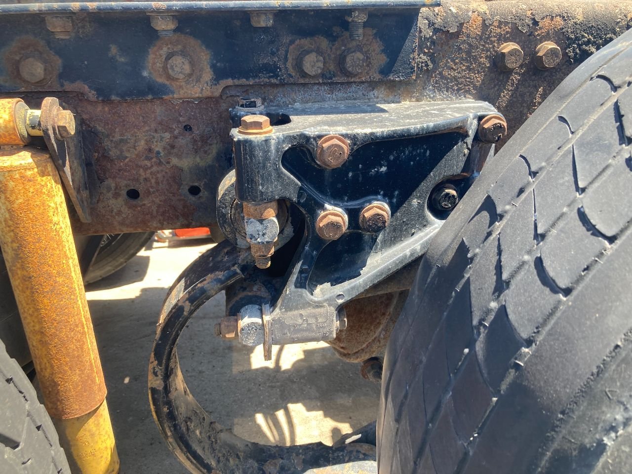 321280 Eaton DSP40 Axle Housing for Sale