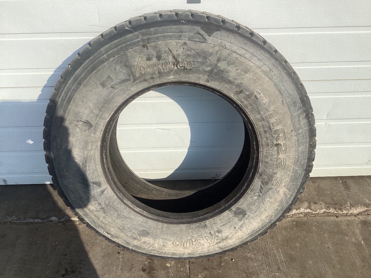 Mack RB600 Tire for Sale