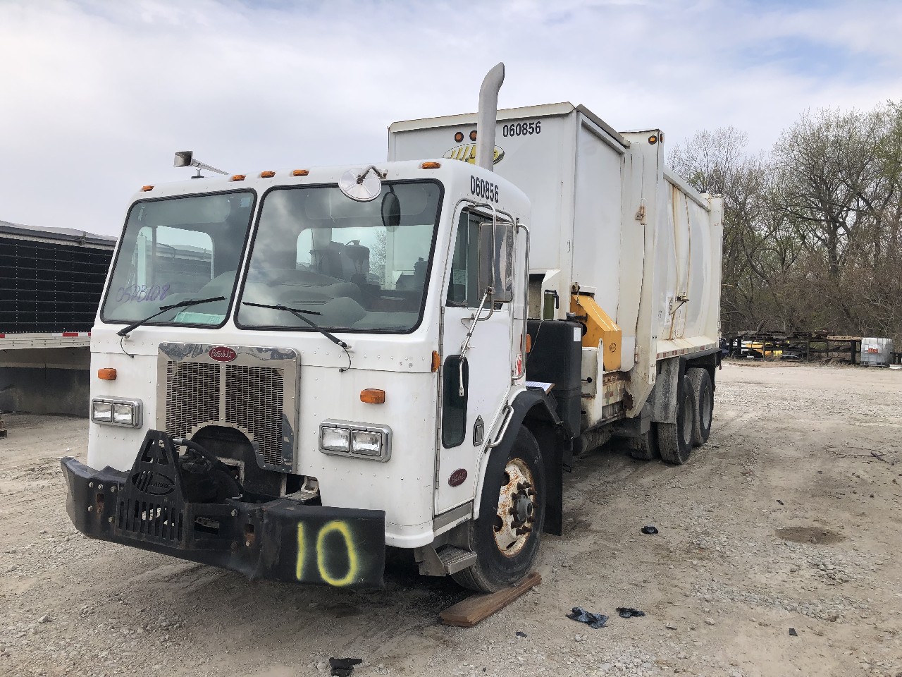 Peterbilt 320 Parts Unit for Sale