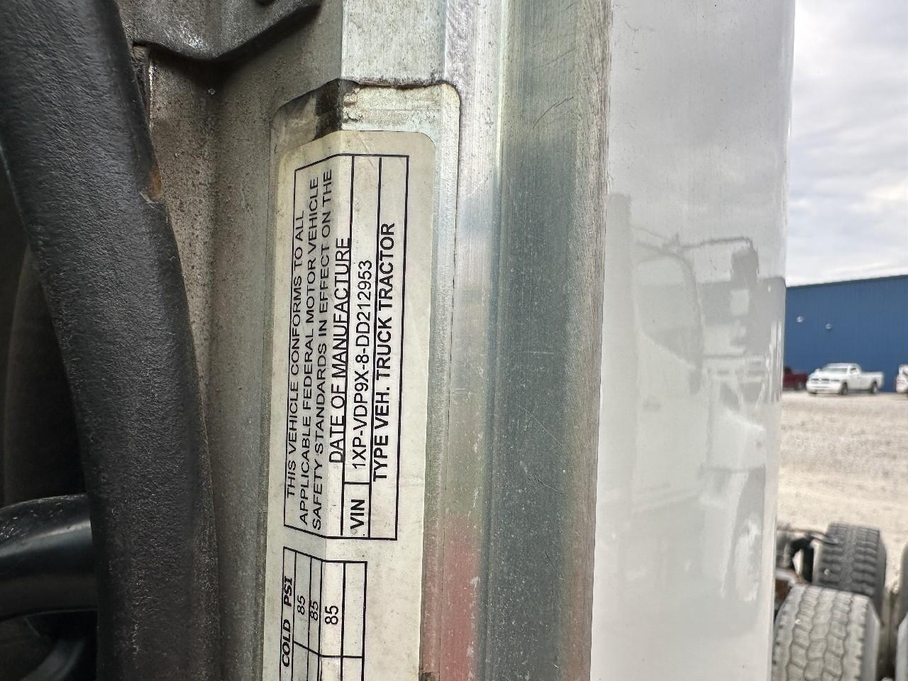 訳あり　トンキン　ピータービルト複数台 Peterbilt 384 Parts Unit for Sale