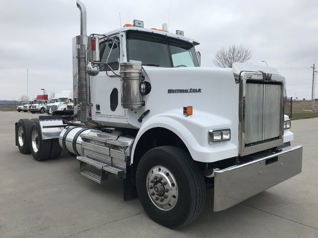 Western Star Trucks Tractor, Tandem Axle Day Cab Truck for Sale