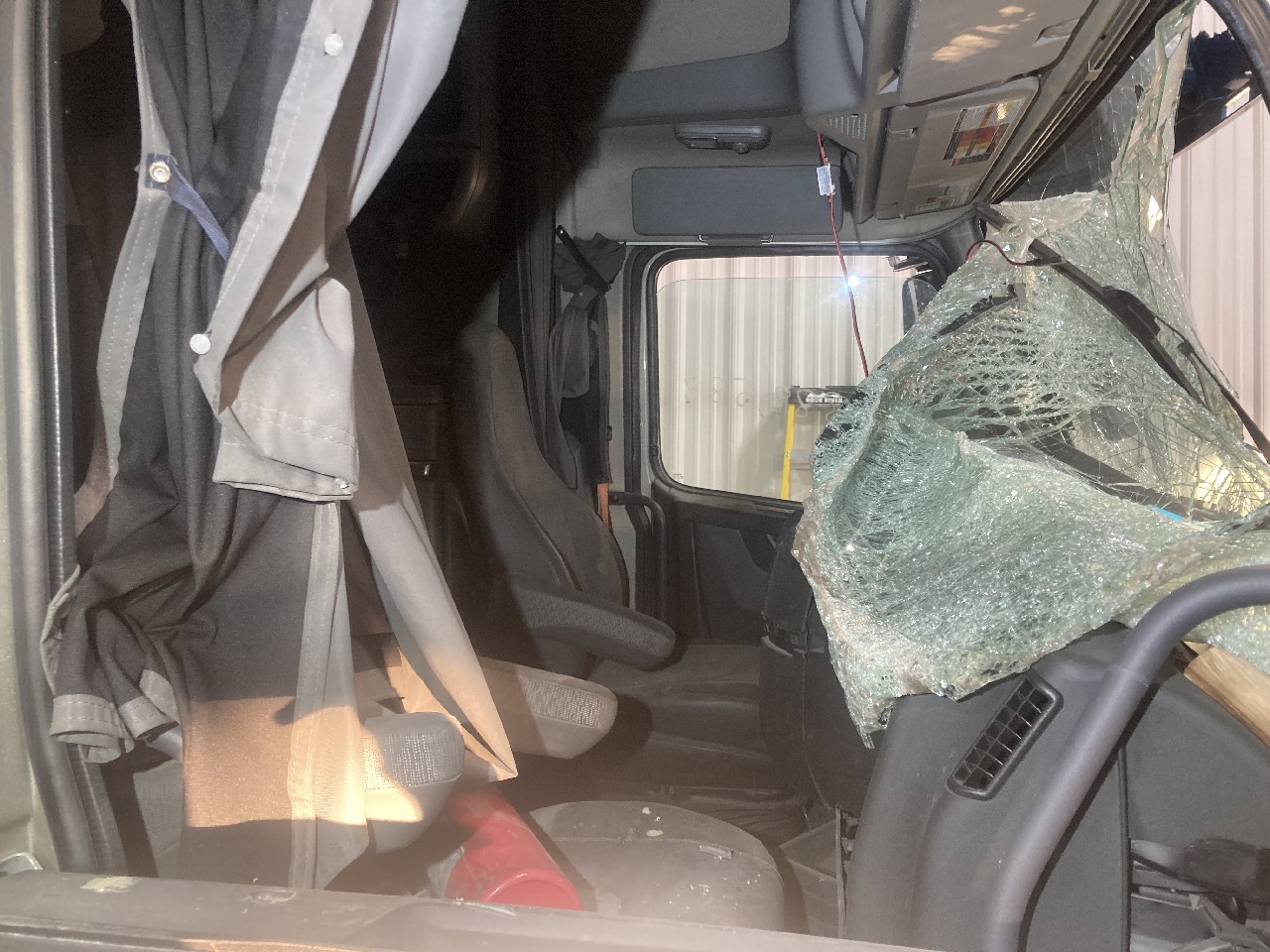 Volvo VNL Cab Interior Part for Sale