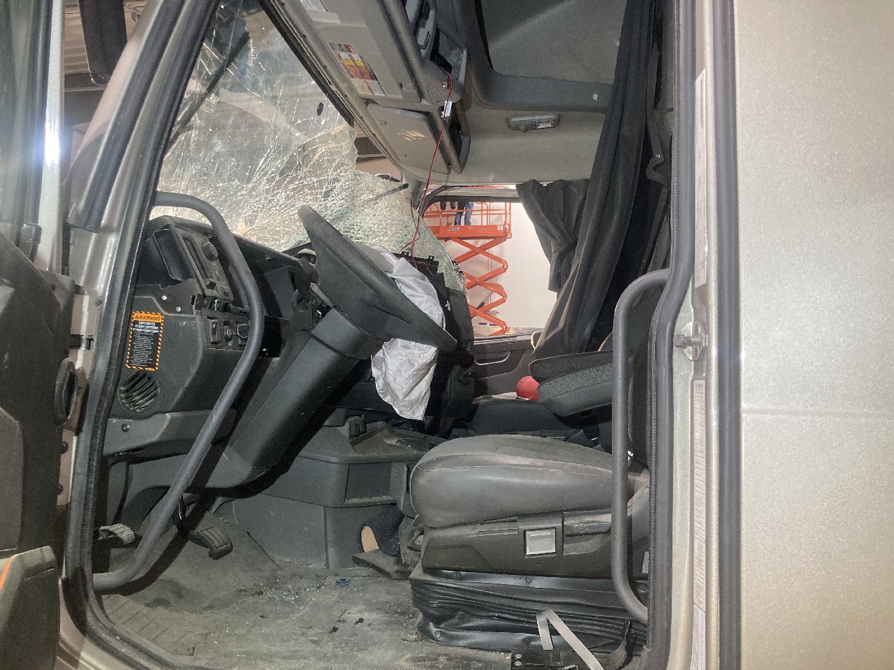 Volvo VNL Cab Interior Part for Sale
