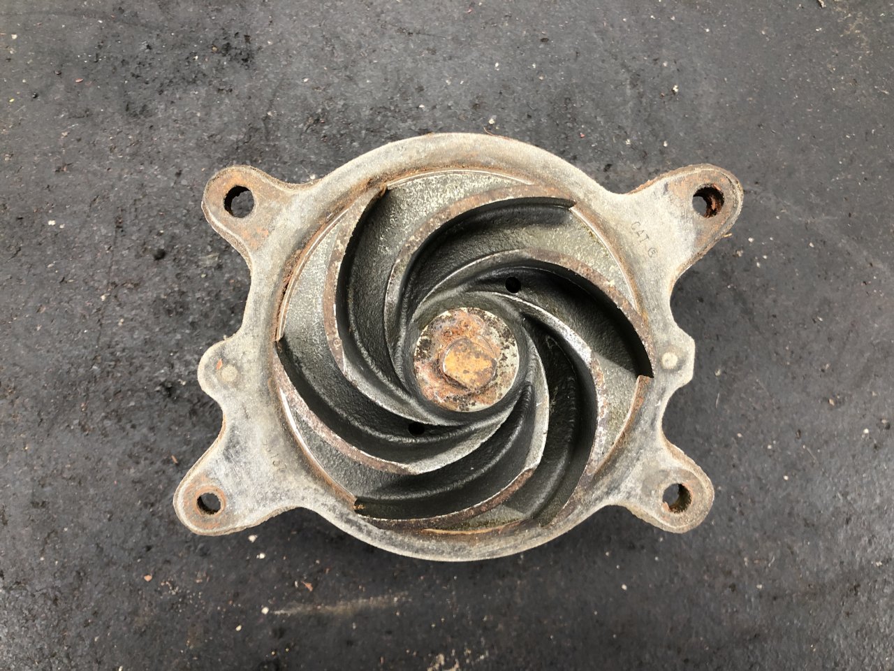 8N3076 CAT 3208 Engine Water Pump for Sale