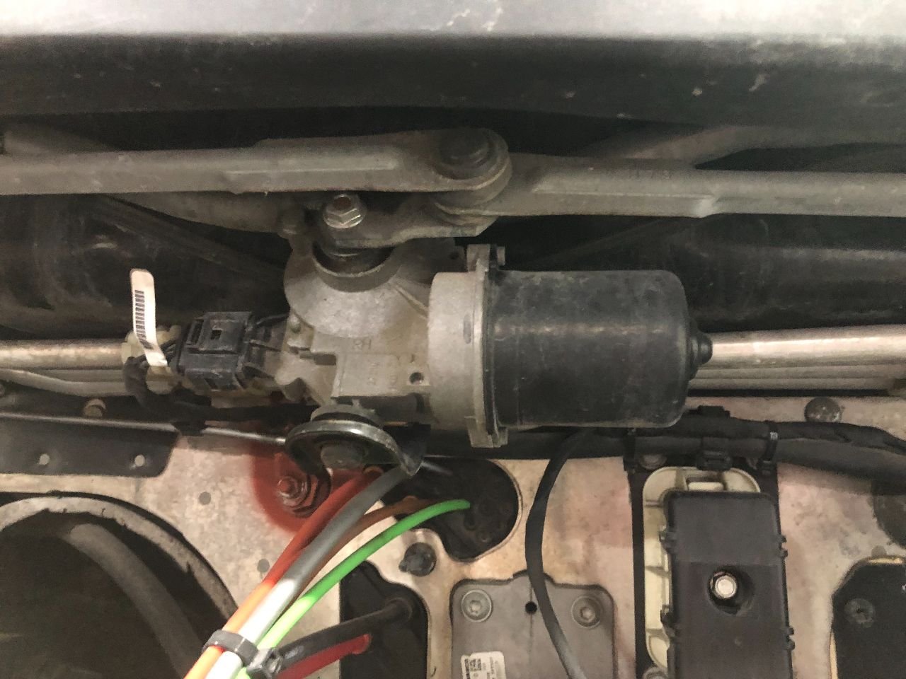 W000103942 Freightliner CASCADIA Windshield Wiper Motor for Sale