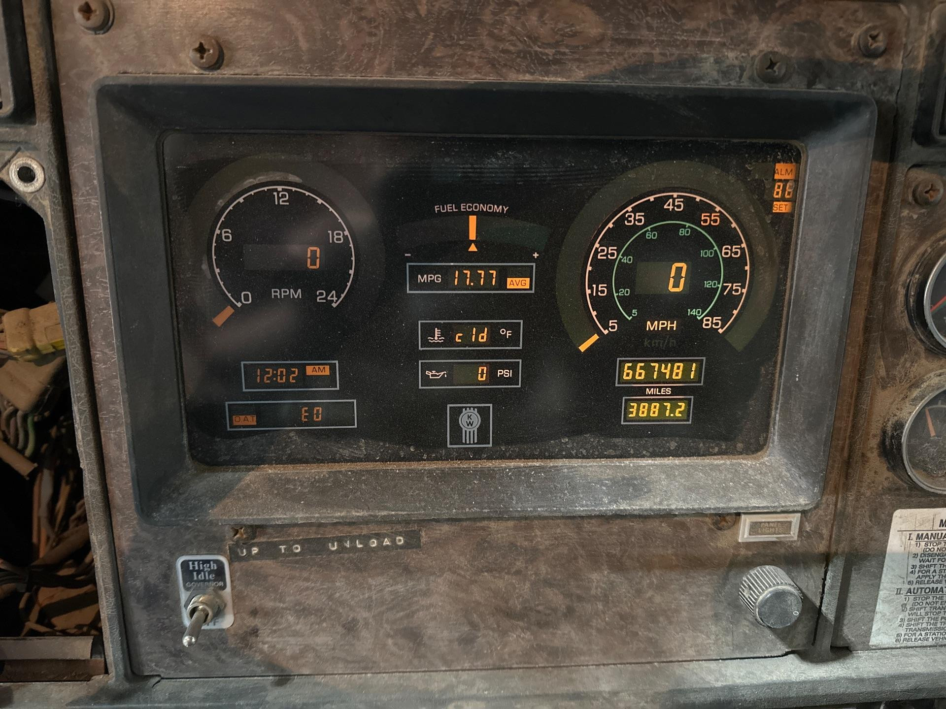 K152-155 | Kenworth W900B Speedometer Instrument Cluster for Sale