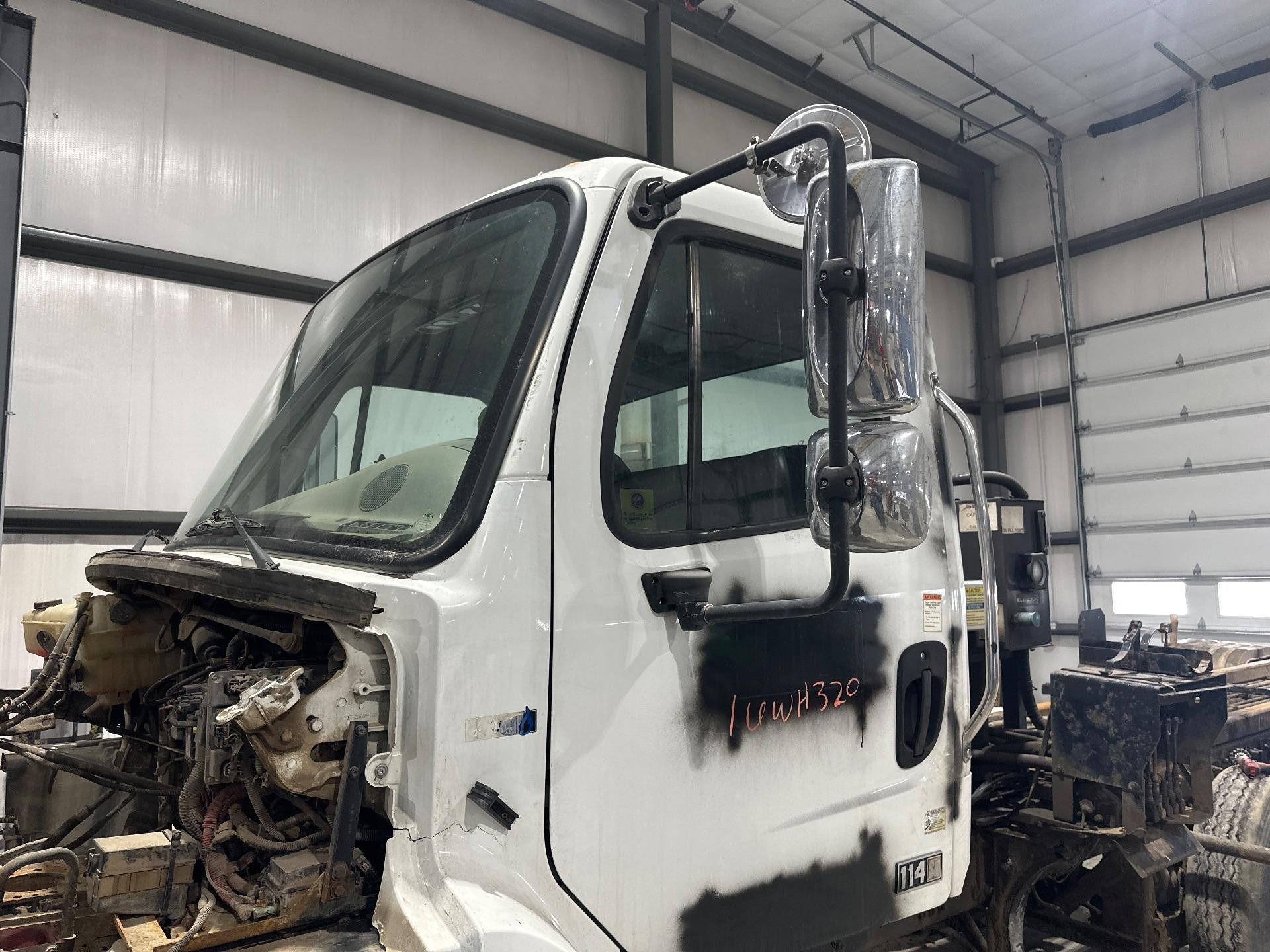 Sam Cab Module 114sd Freightliner 114SD Cab Assembly for Sale