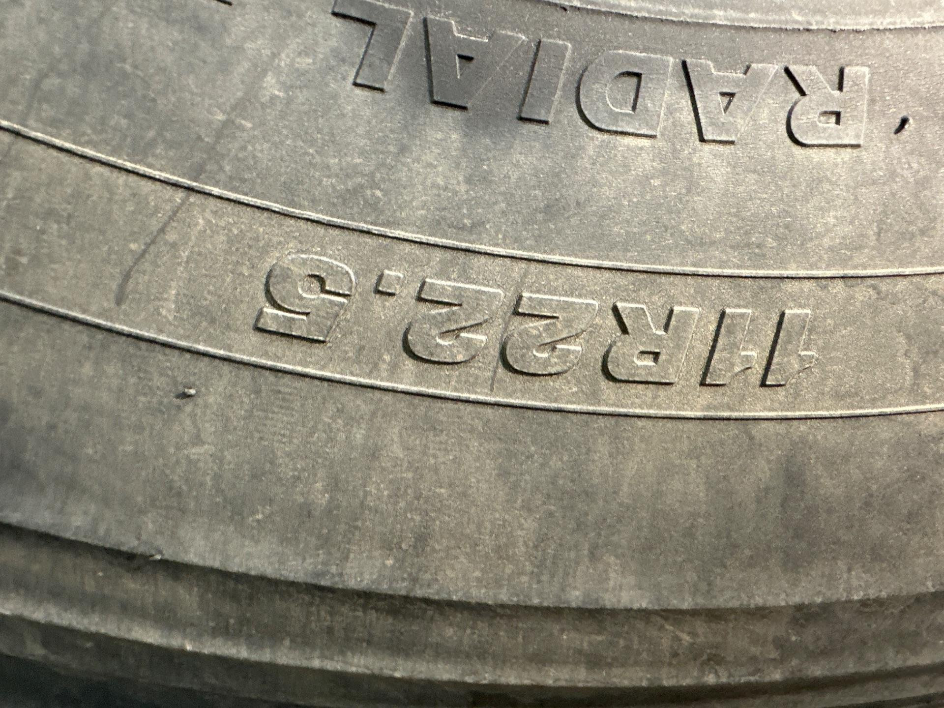 Heavy Duty Semi Truck Tire and Rim for Sale