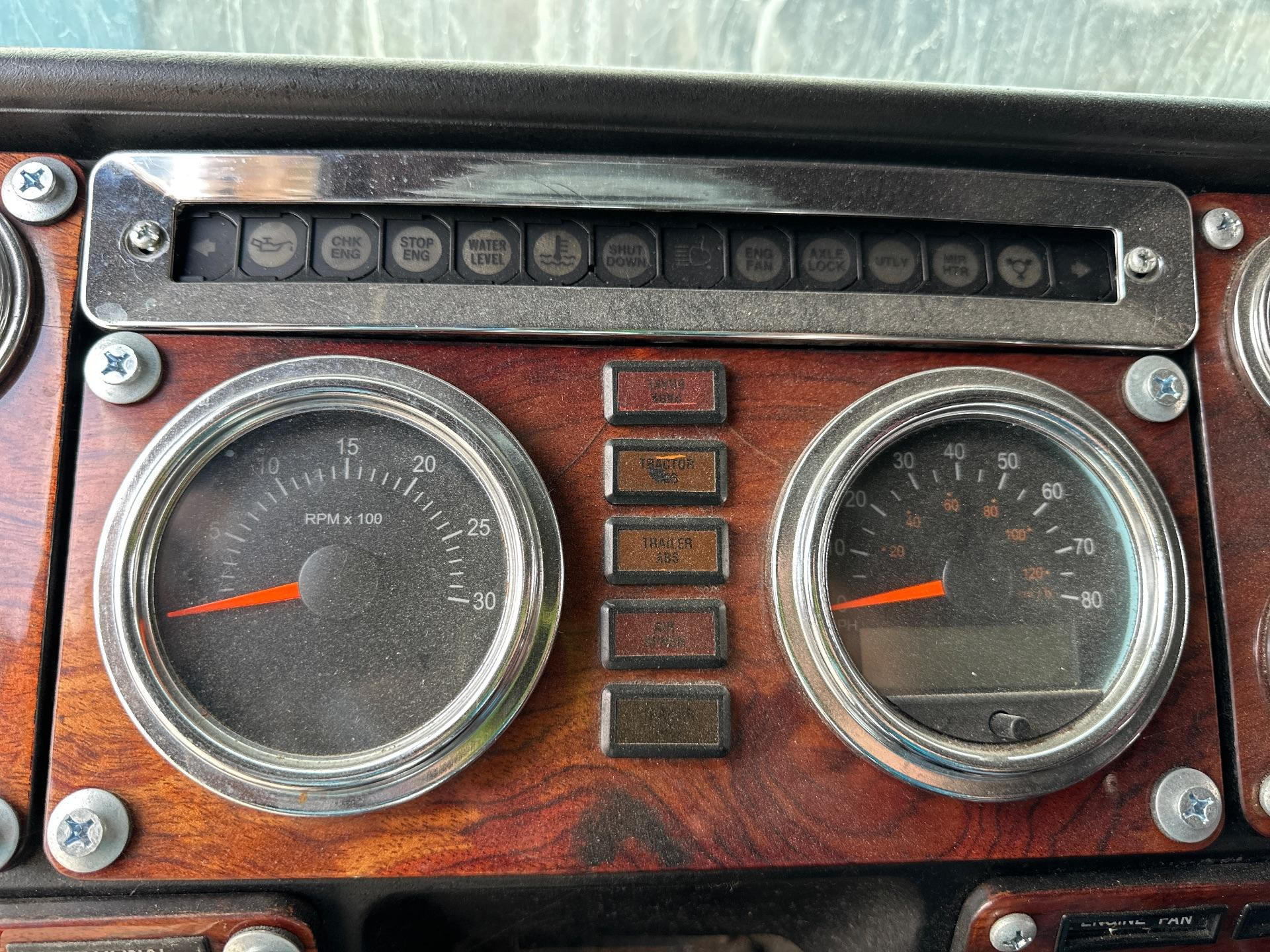 Freightliner CLASSIC XL Speedometer Instrument Cluster for Sale