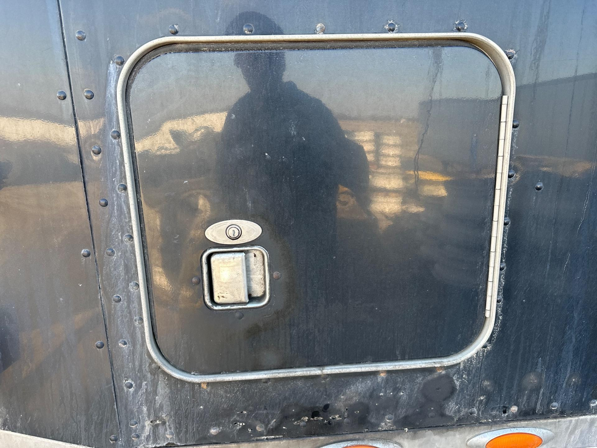 Truck Shrouds Peterbilt 379 Door Handles – Driver & Passenger Side, OE Spec, Pre-2005
