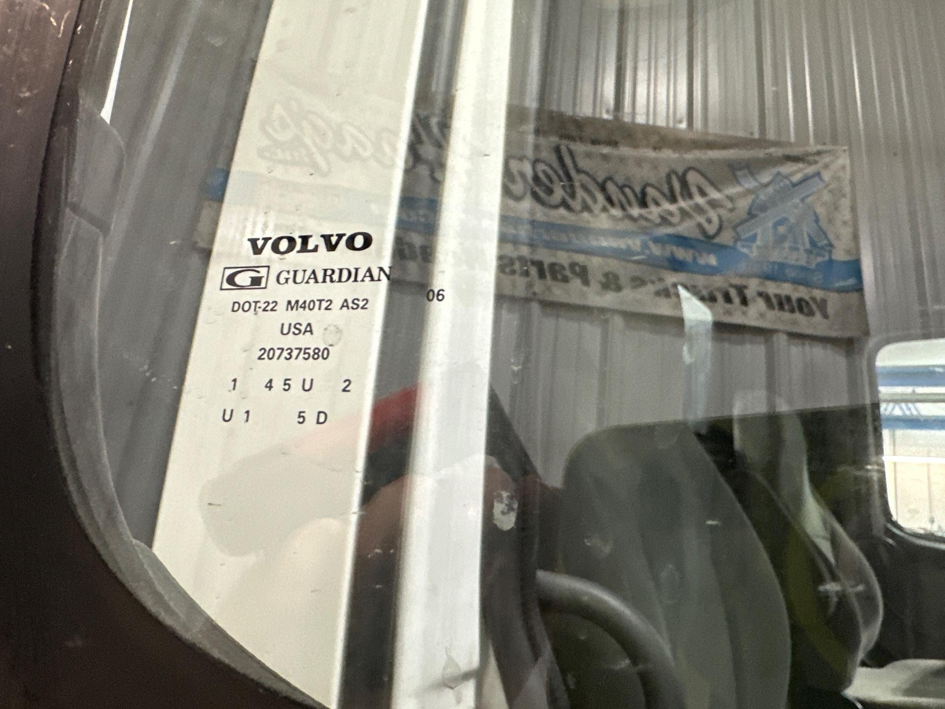 20737580 | Volvo VNL Door Glass for Sale