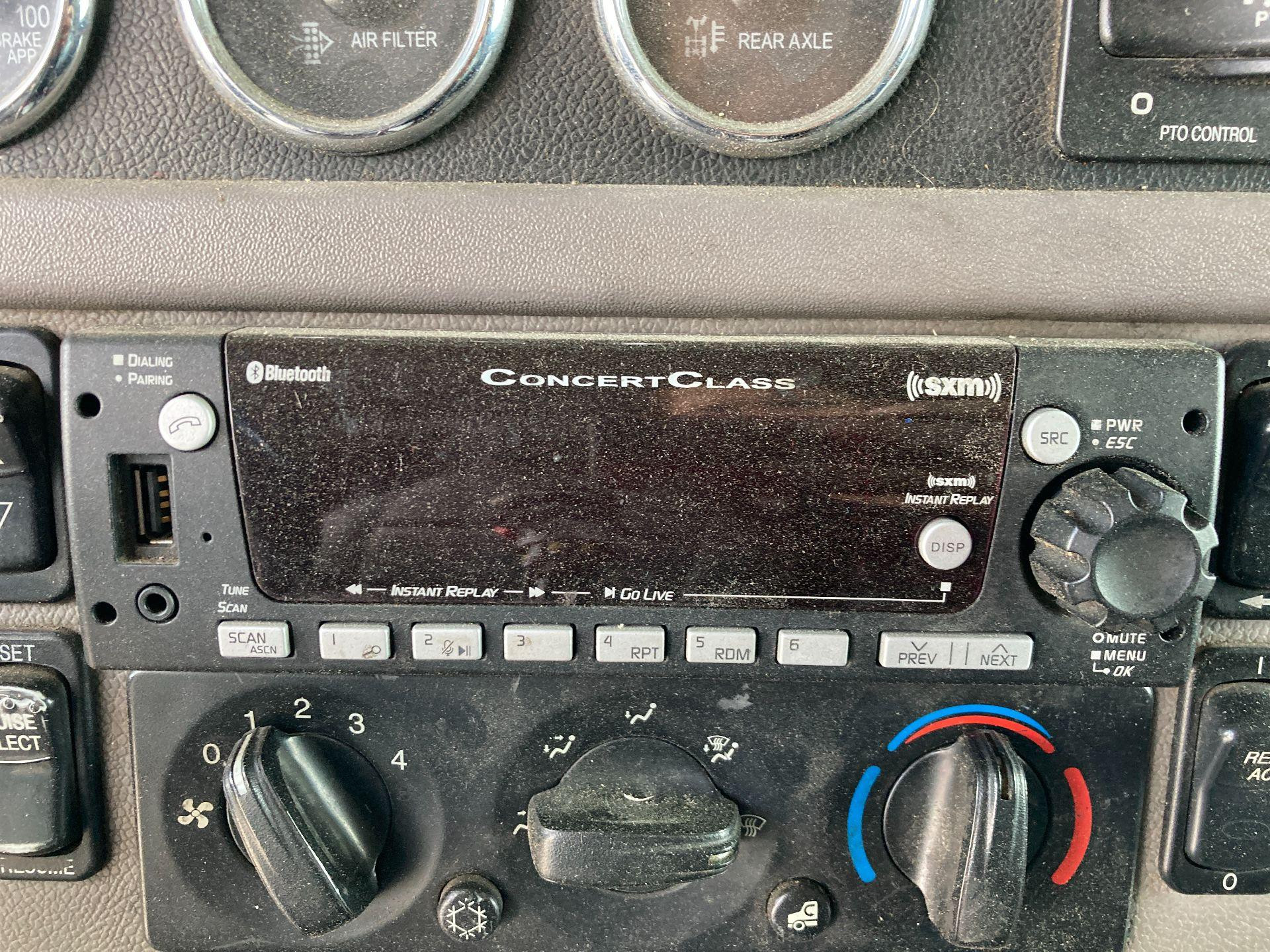 Peterbilt 389 A/V Equipment (Radio) for Sale