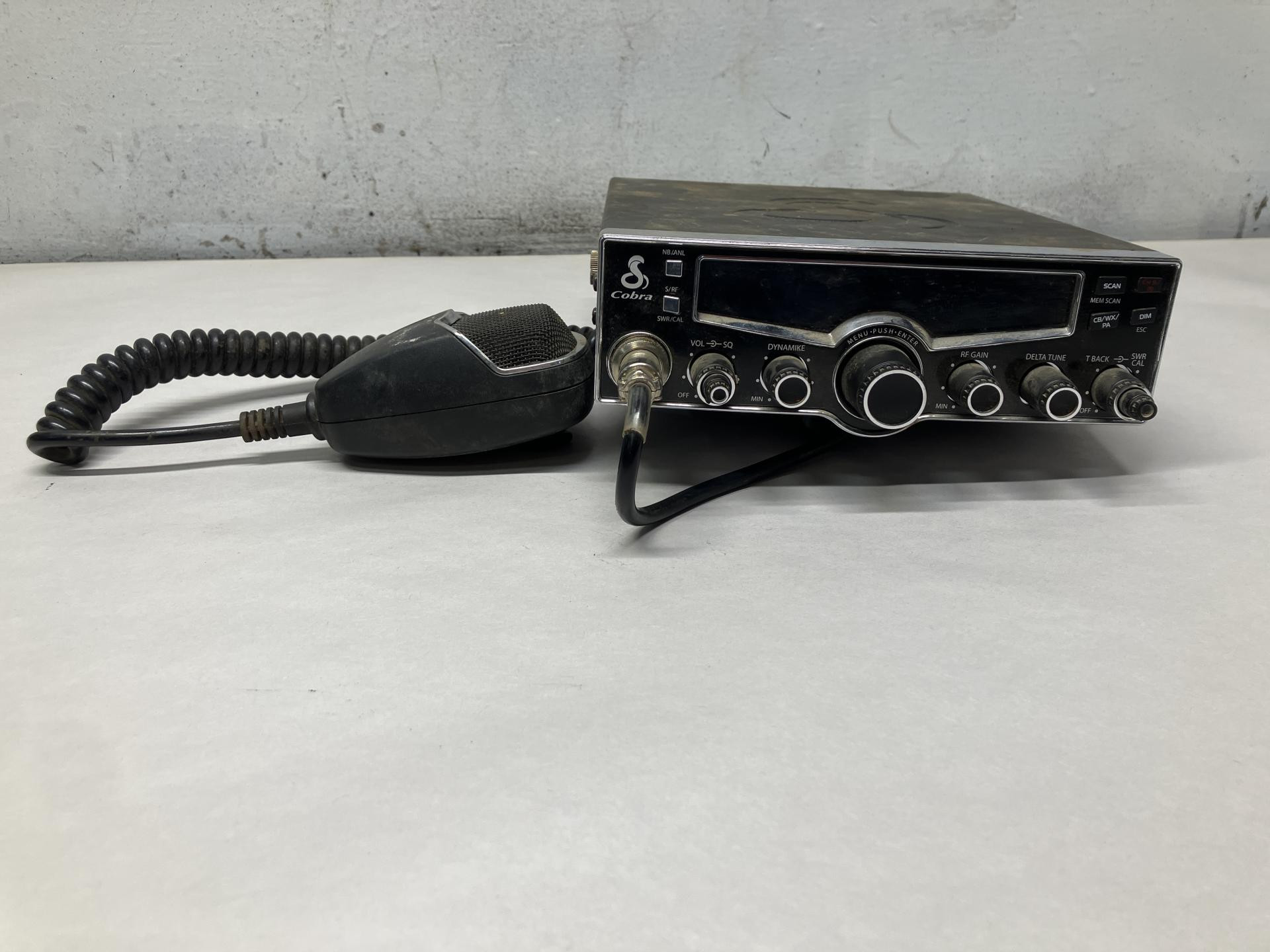 29 LX | Freightliner FLD120 A/V Equipment (Radio) for Sale