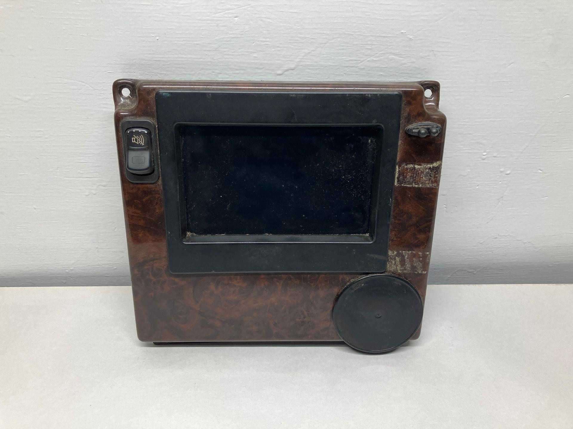 Q27-6050 / q28-6027-210070 | Kenworth T370 A/V Equipment (Radio