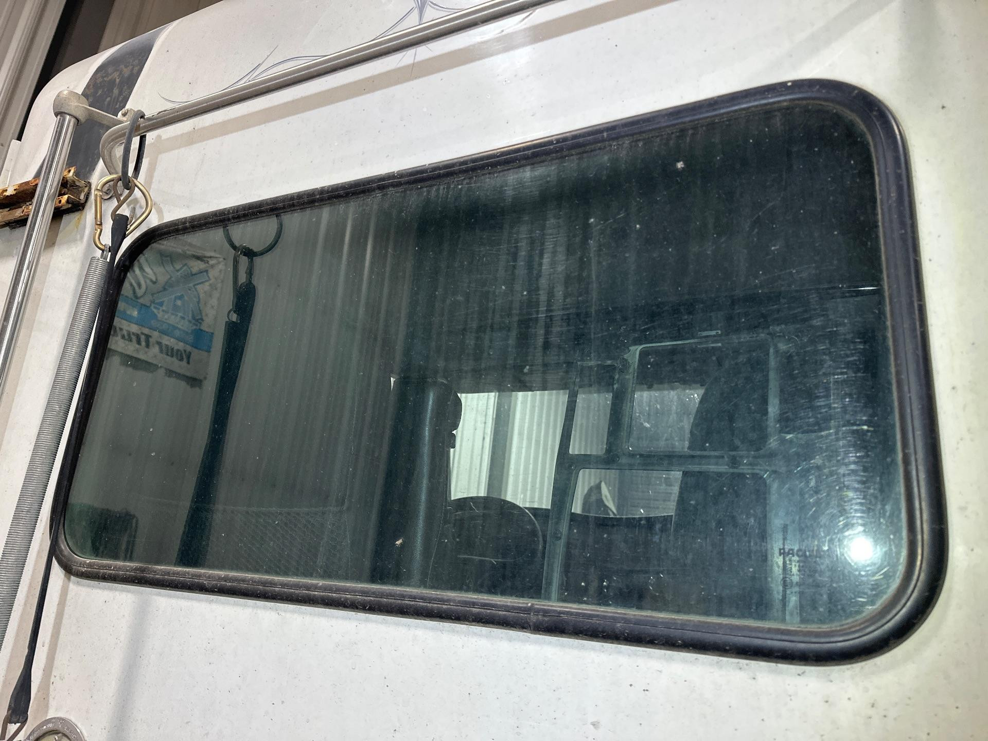 Kenworth T800 Back Glass for Sale