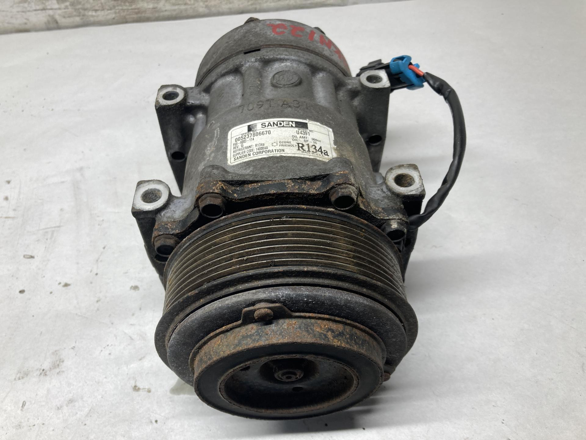 F69-6003-114 | Kenworth T370 Air Conditioner Compressor for Sale