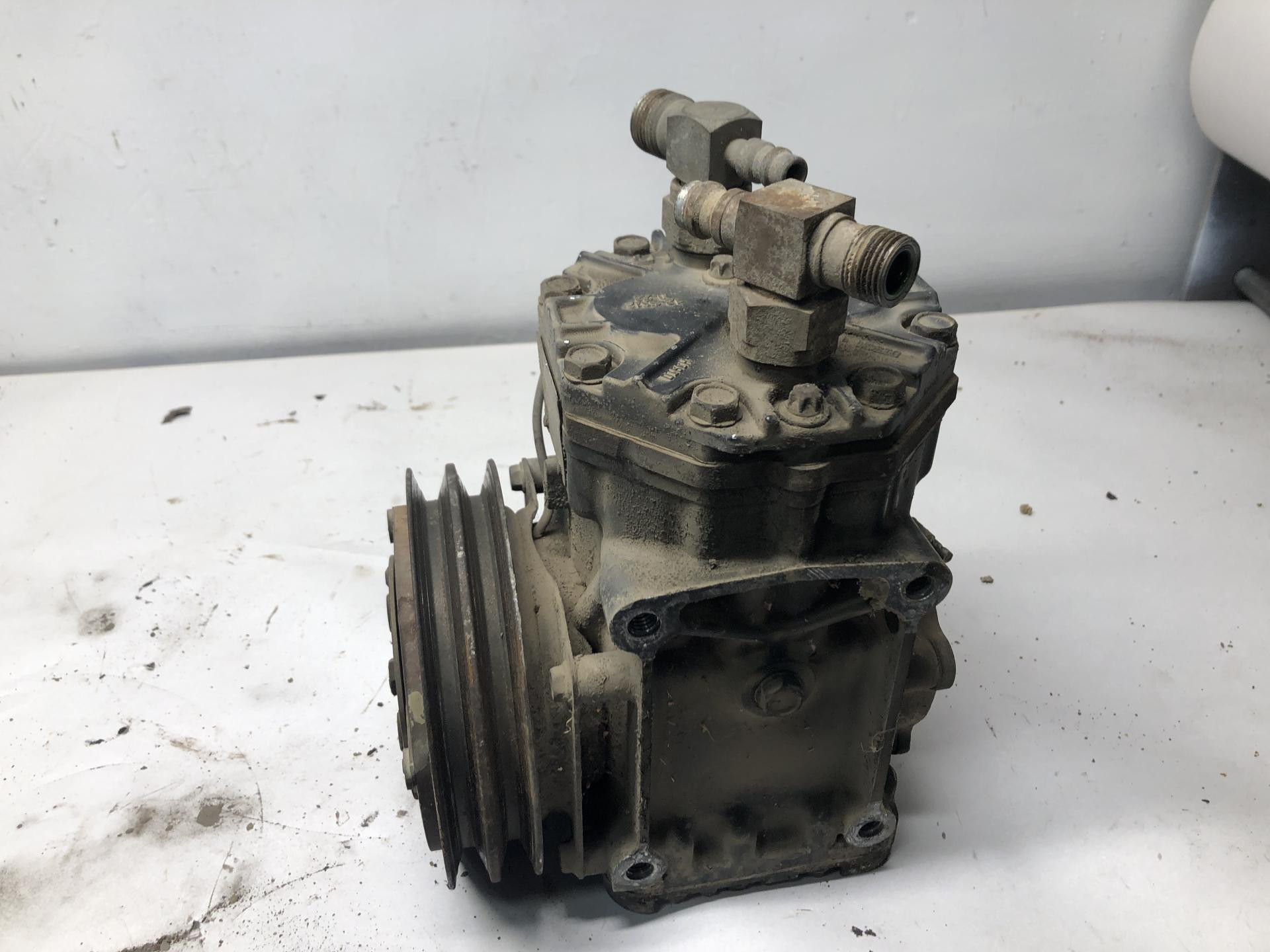 012-21713 | Kenworth W900L Air Conditioner Compressor for Sale