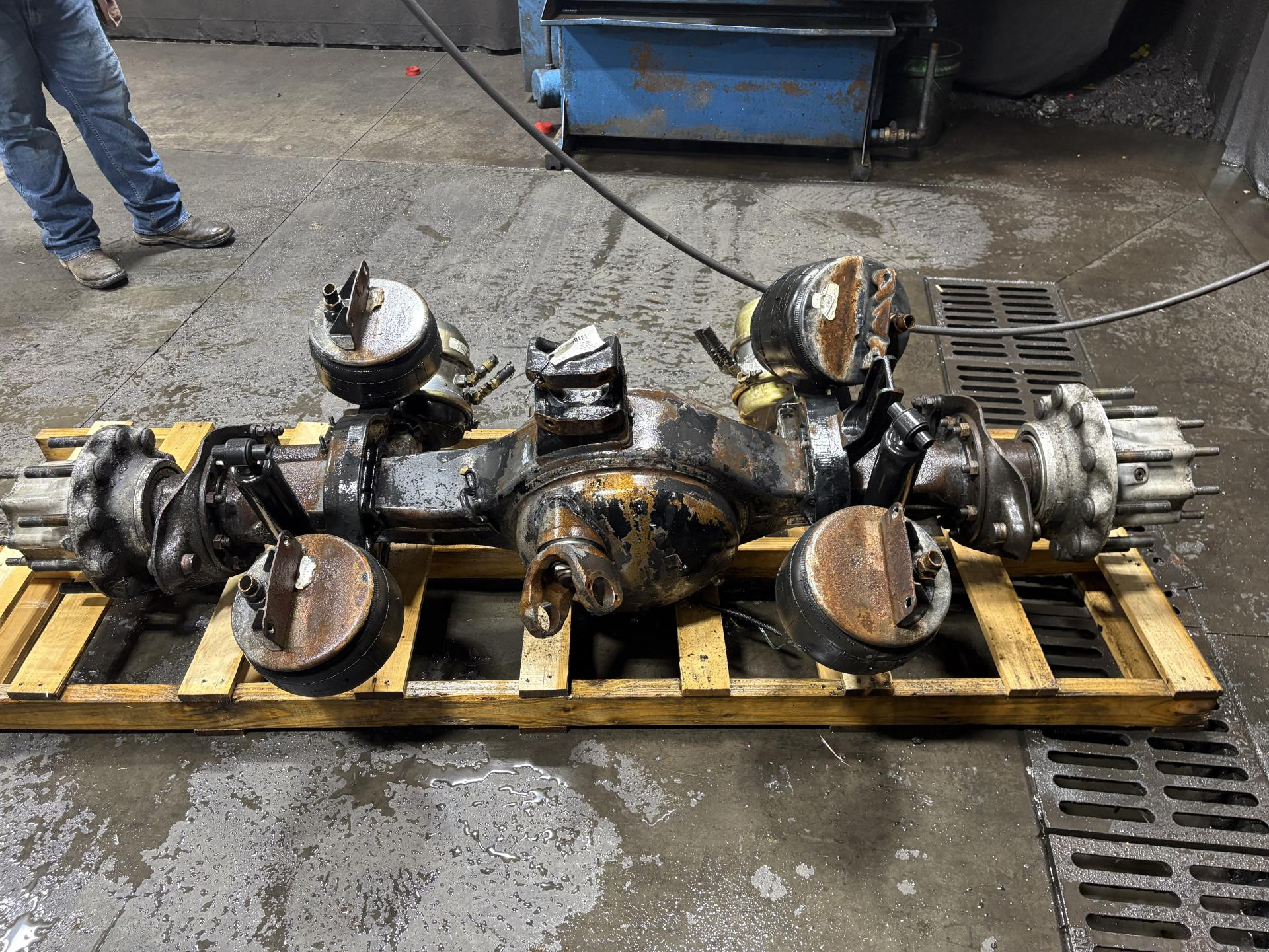 Eaton DSP40 Axle Housing for Sale