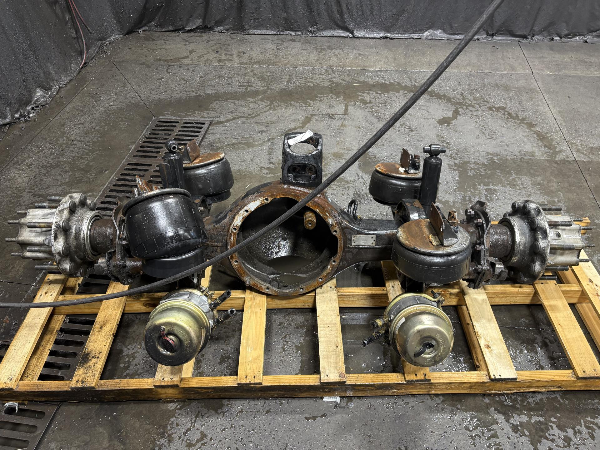 Eaton DSP40 Axle Housing for Sale
