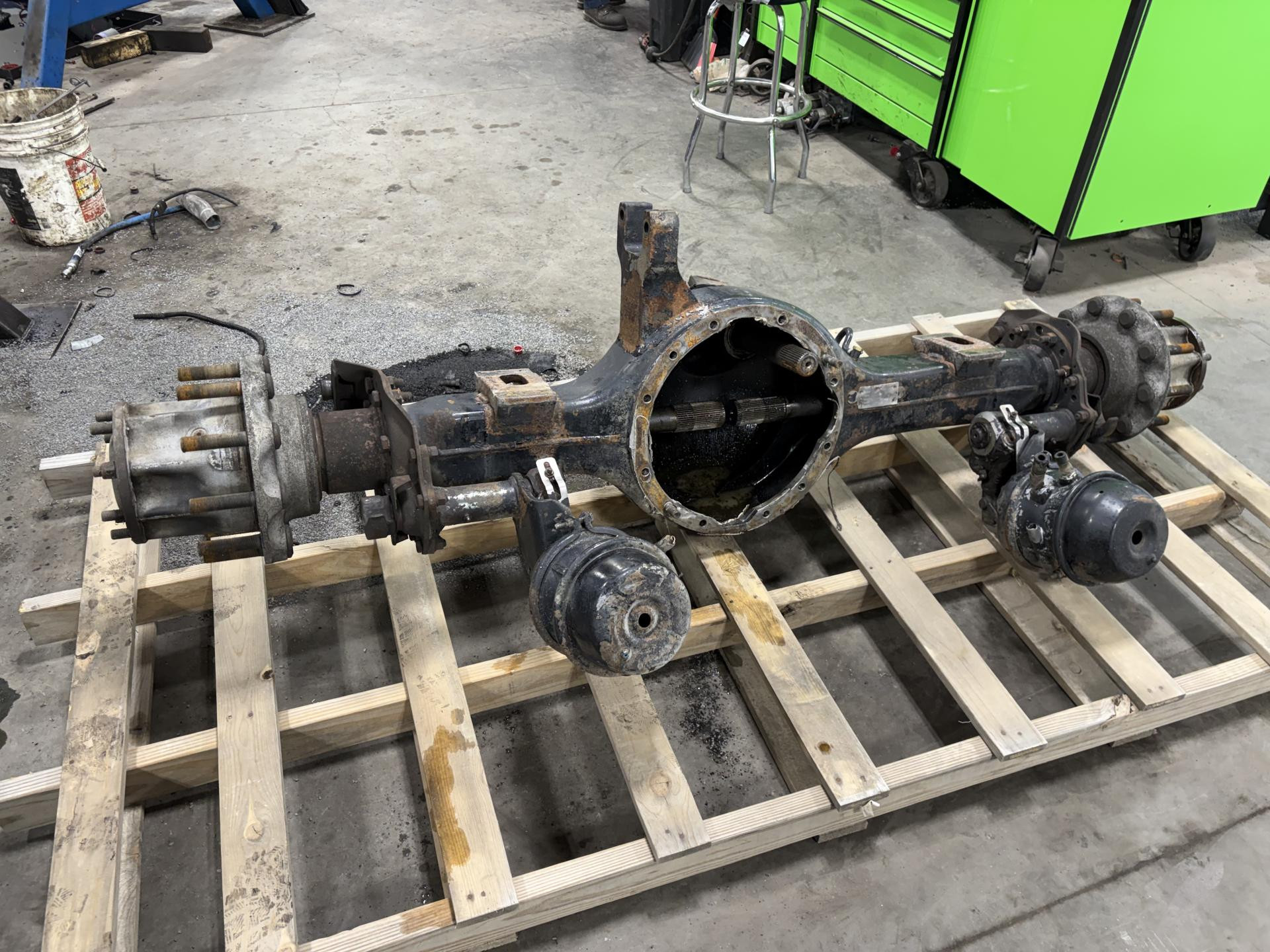 Eaton DSP41 Axle Housing for Sale
