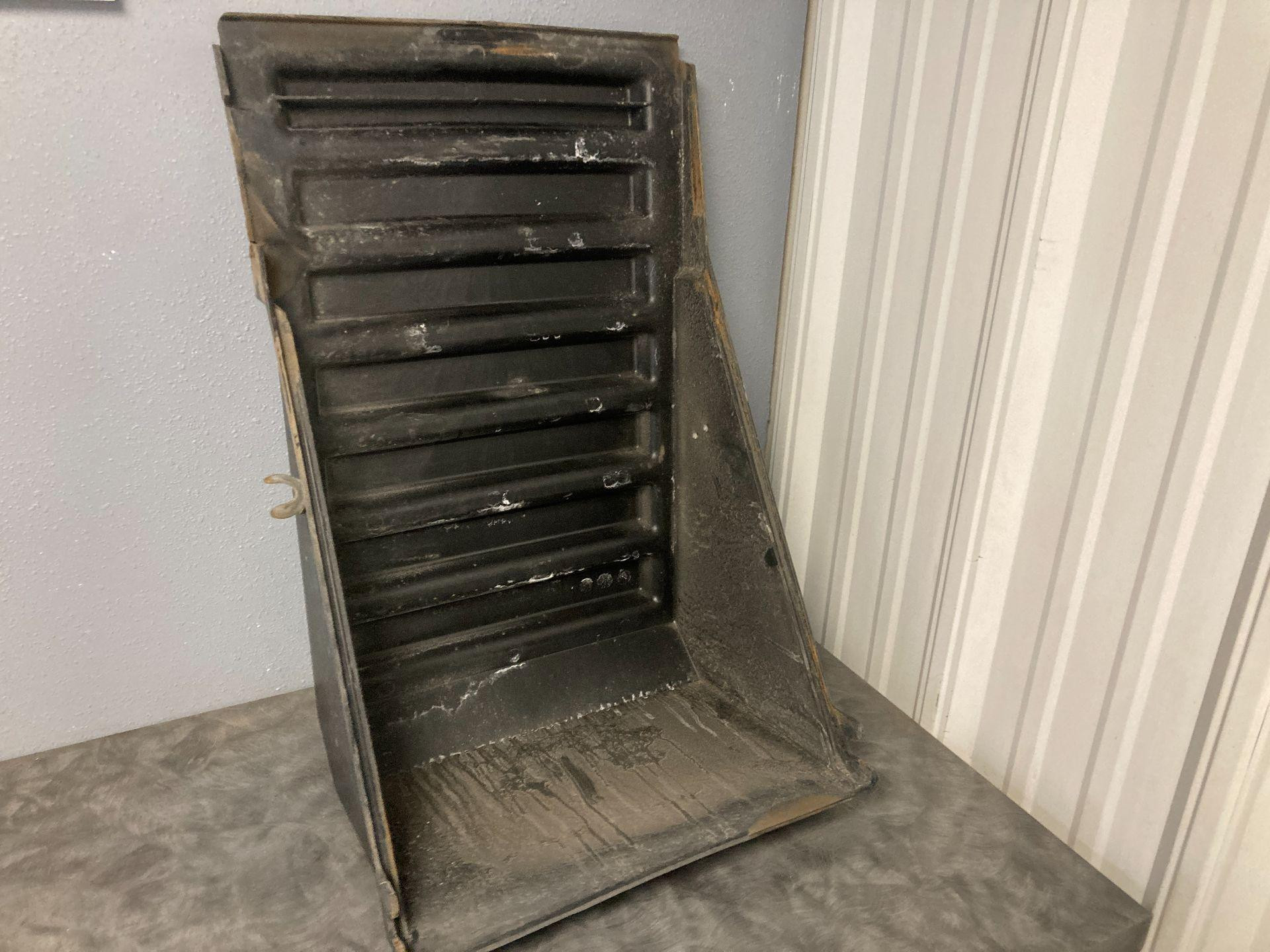 357370C92 International 8600 Battery Box Cover for Sale