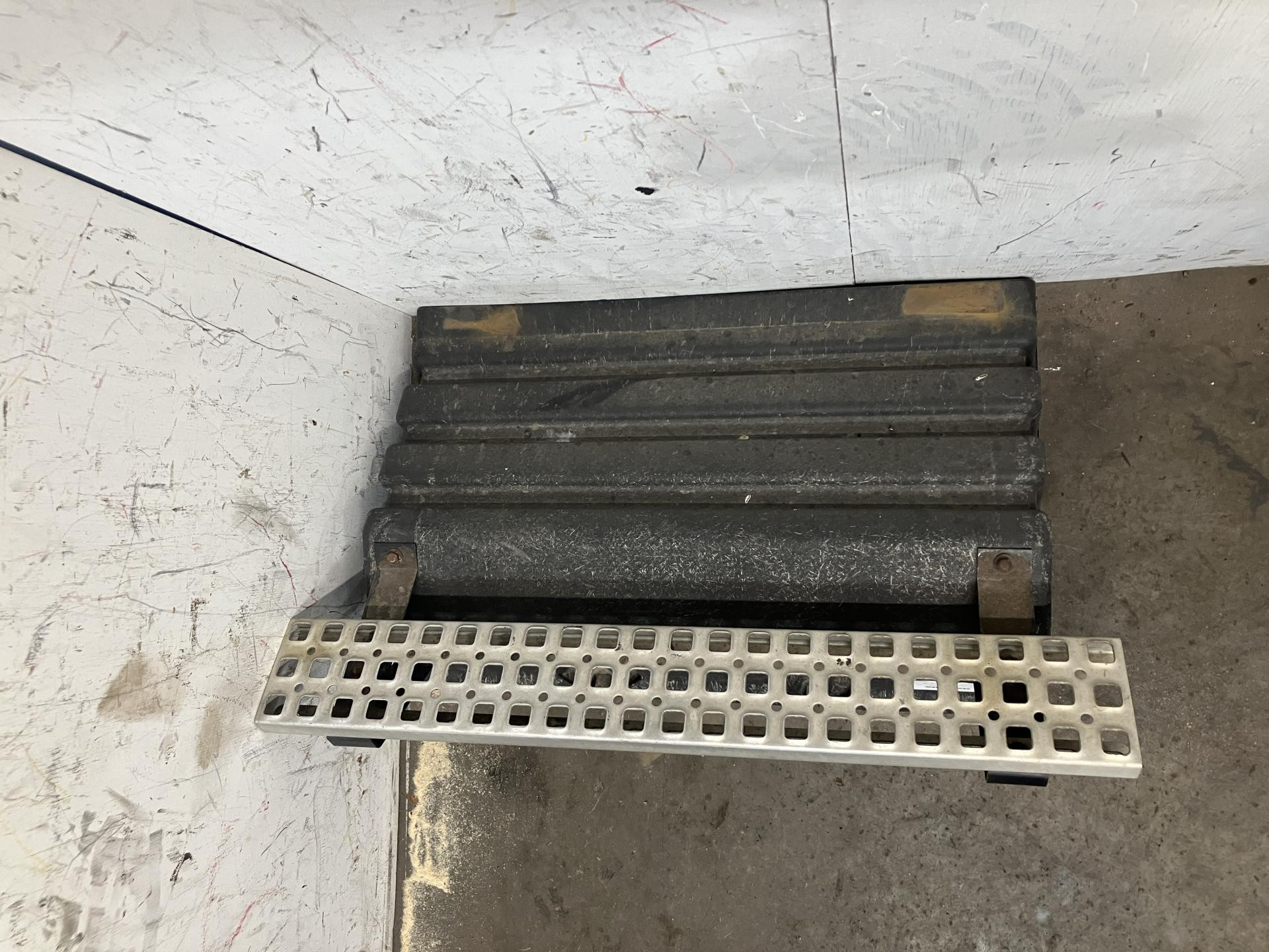 Volvo VNL Battery Box Cover for Sale