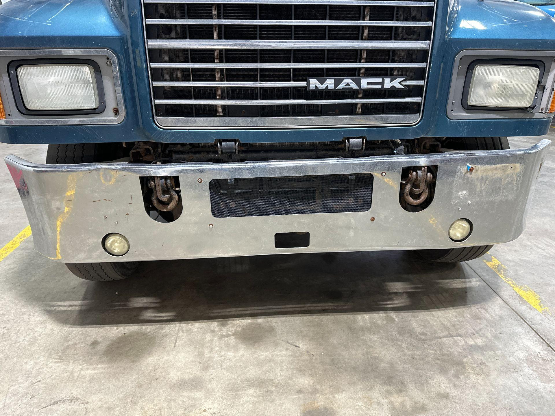 Louvered Grille with MACK logo punch for CH series, image size:1920x1440