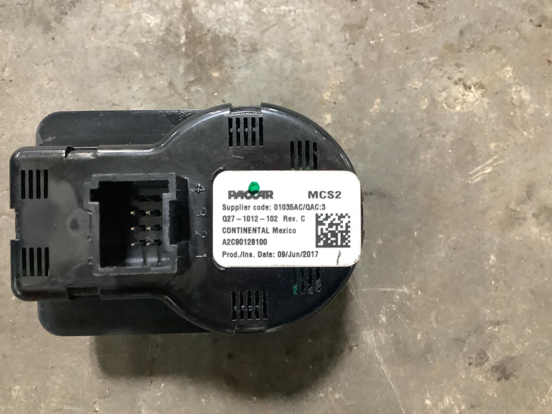 Q27-1012-102 | Kenworth T680 Dash/Console Switch for Sale