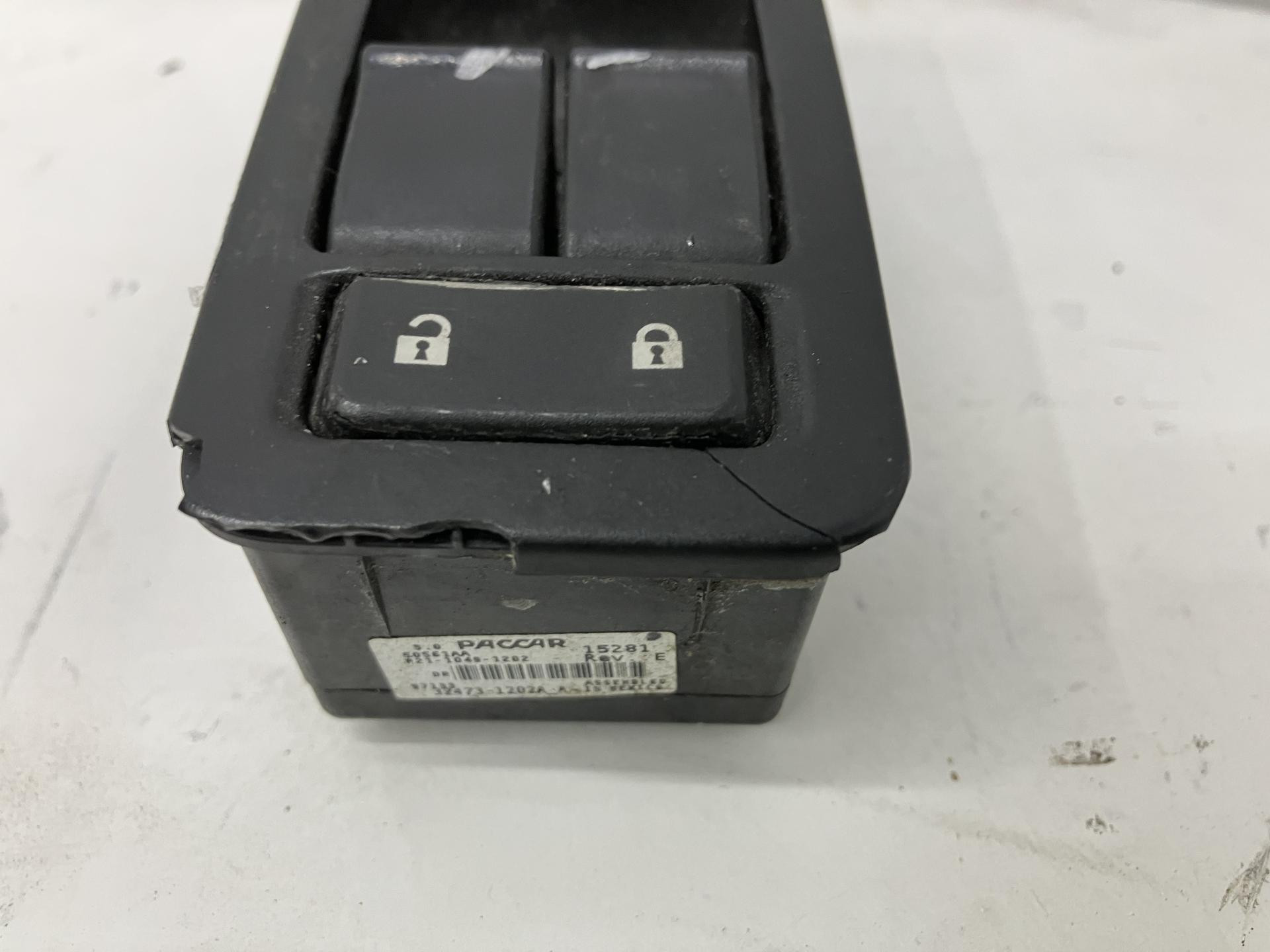 Q27-6092-1202 | Kenworth T680 Door Electrical Switch for Sale