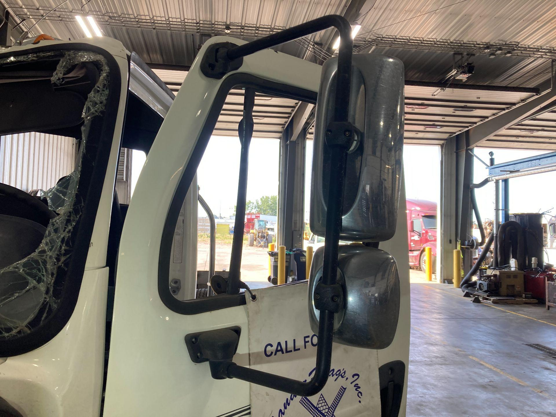 A2274243006 Freightliner 108SD Door Mirror for Sale