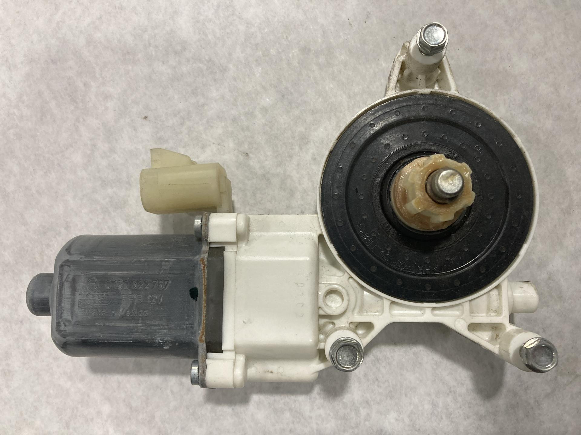 0130822767 | Peterbilt 579 Front Door Window Regulator for Sale