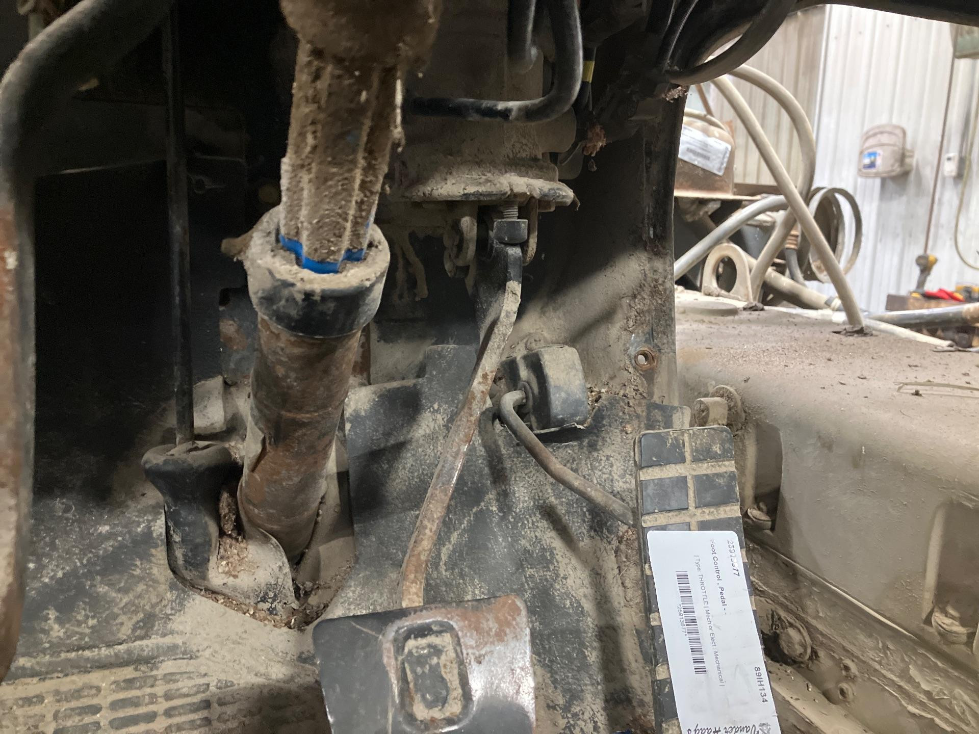 104376 | International S2300 Foot Control Pedal for Sale