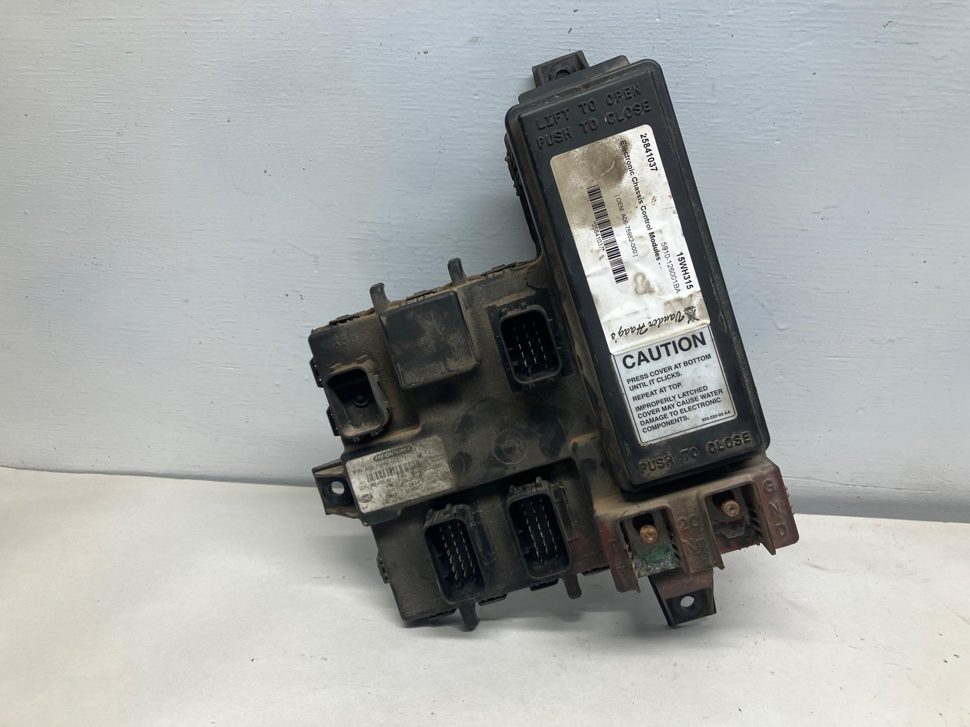 A06-75982-000 | Freightliner CASCADIA Electronic Chassis