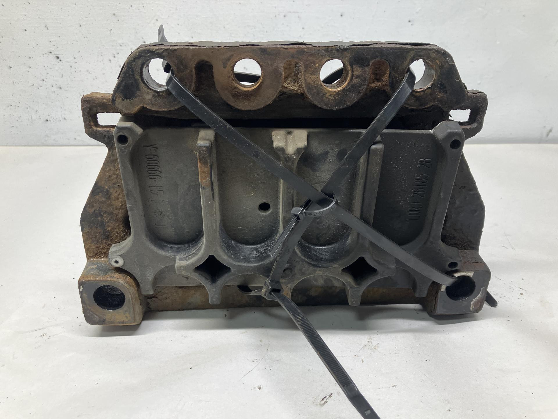 01-35313-000 | Detroit DD15 Engine Mount for Sale